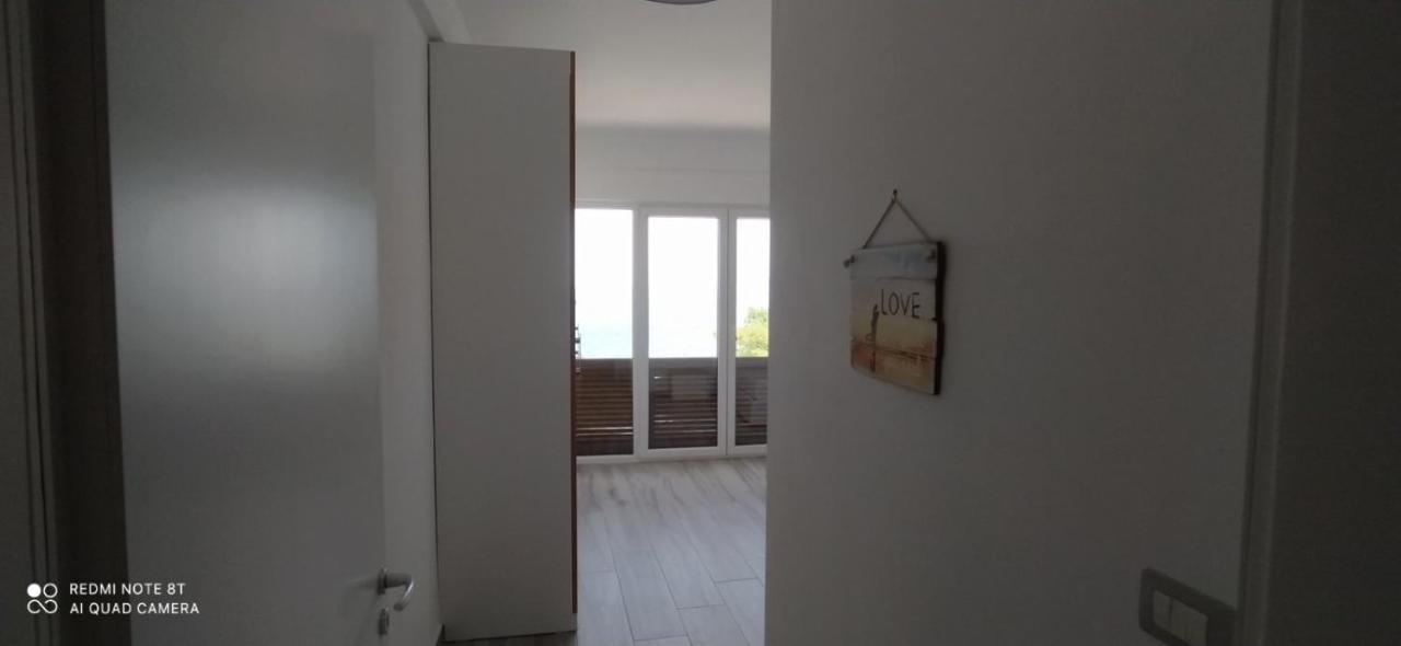 Matthews Beach House Влёра Экстерьер фото