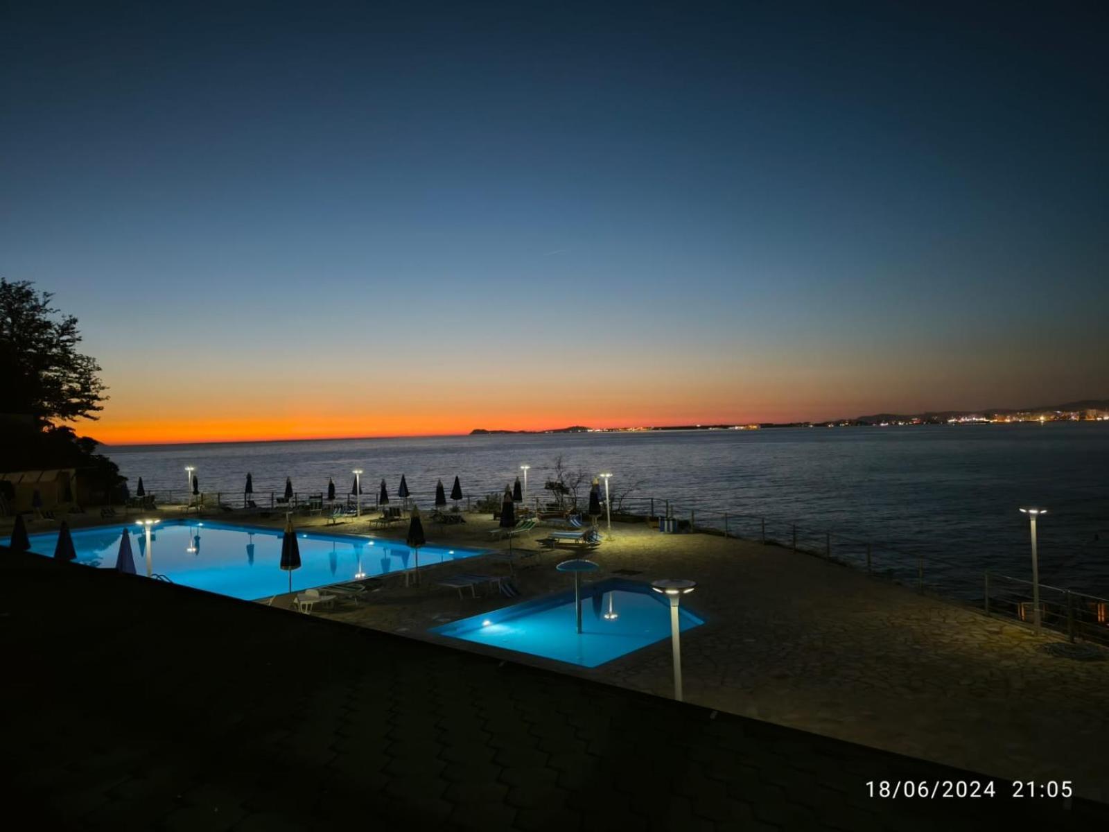Matthews Beach House Влёра Экстерьер фото