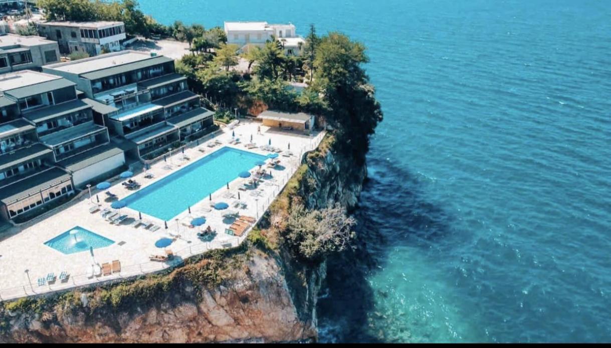 Matthews Beach House Влёра Экстерьер фото